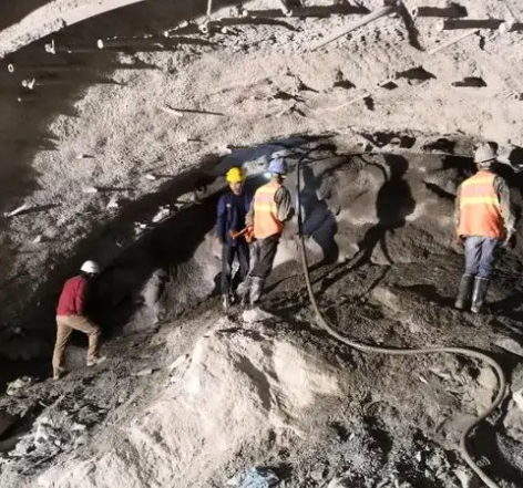 锡山拱顶带模注浆料的施工流程及注意事项